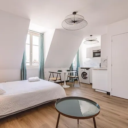 - Place Du Forum - Cathedrale - Center